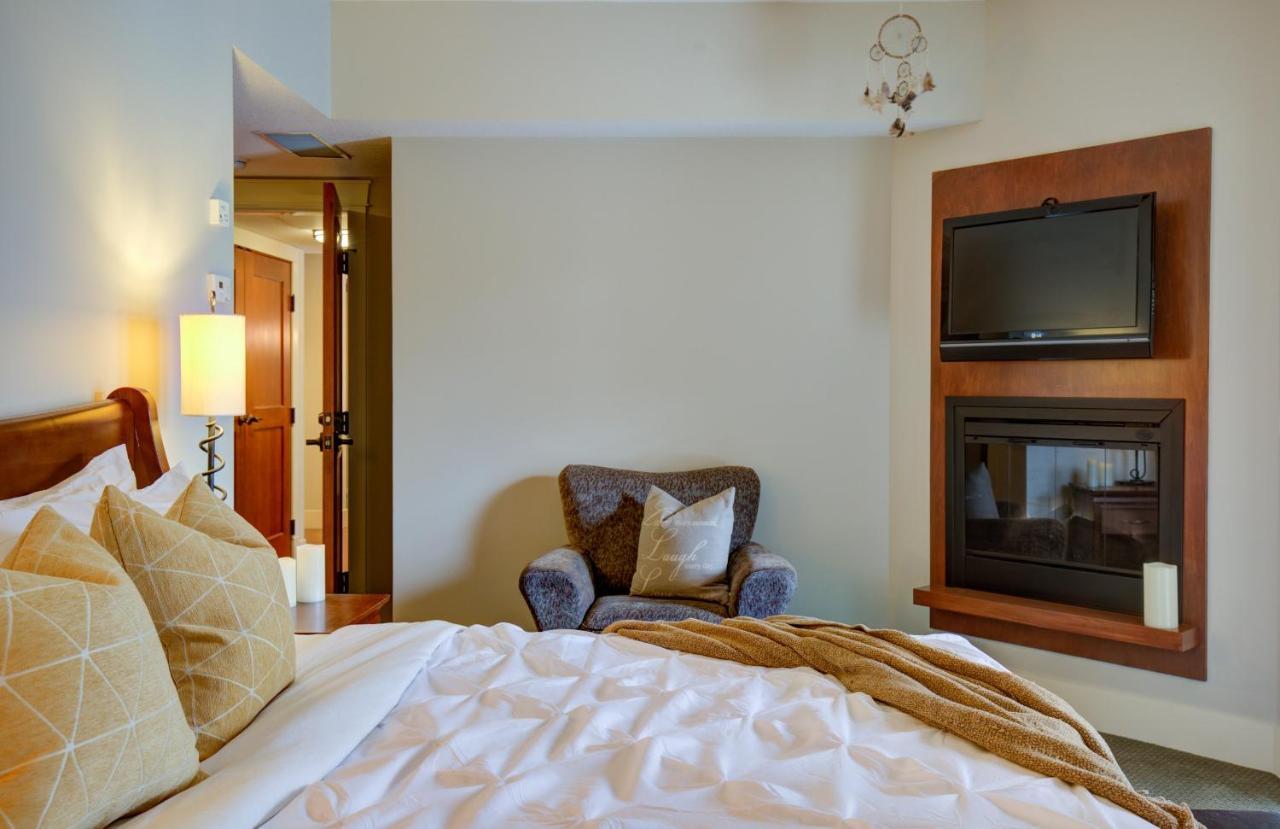 Misty Mountain- Premium 2 Bedroom Mountain View キャンモア エクステリア 写真