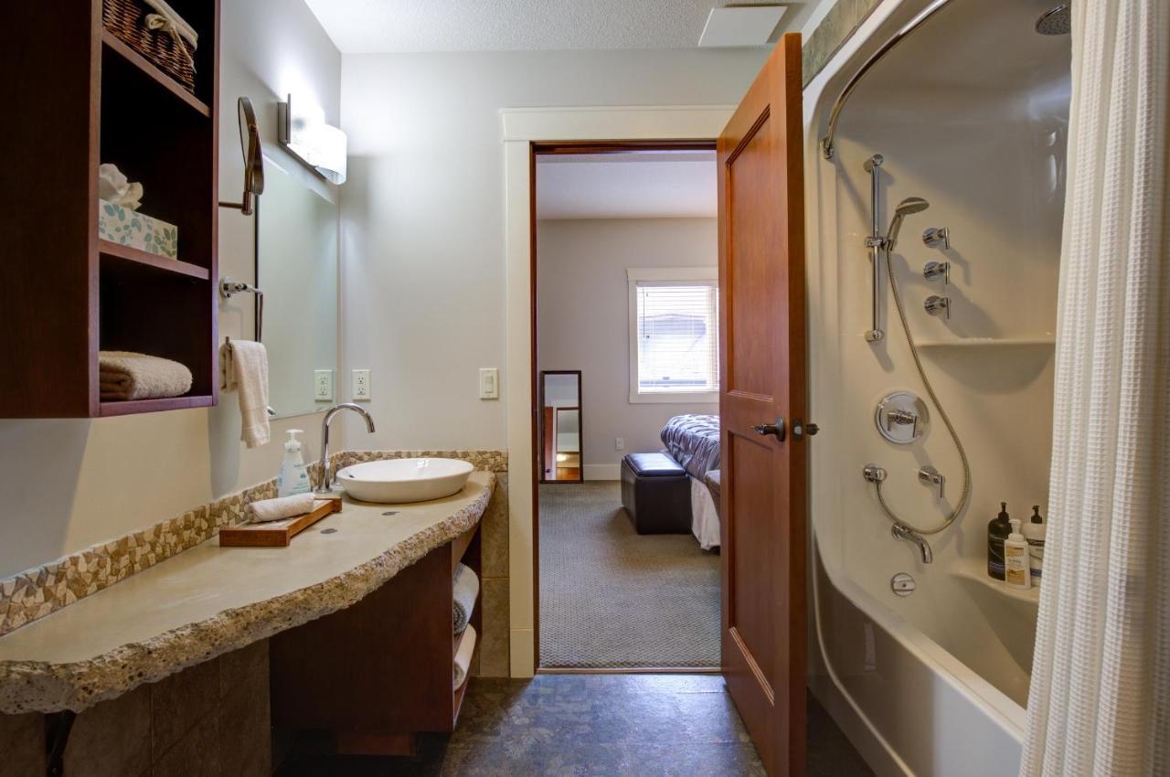 Misty Mountain- Premium 2 Bedroom Mountain View キャンモア エクステリア 写真