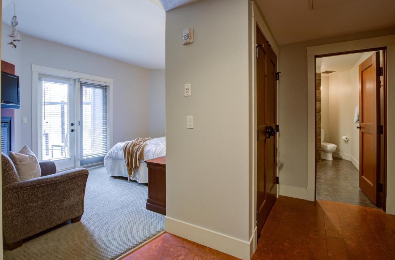 Misty Mountain- Premium 2 Bedroom Mountain View キャンモア エクステリア 写真